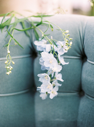 Floral details for naturally elegant wedding